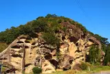 虫喰い岩