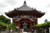 興福寺南円堂と五重塔