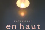 en haut