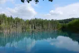 青い池