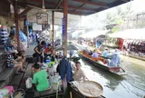 Damnoen Saduak floating market