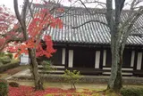 回廊を歩いて 左手に みえます