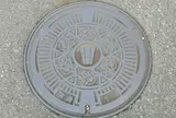 常滑のマンホールですね
