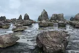 橋杭岩