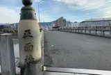 京のわらべ歌「京の大仏つぁん」で唄われる大仏跡散歩
正面橋（鴨川）
