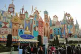 イッツ・ア・スモールワールド