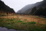 日田 進撃の巨人 大山ダム銅像