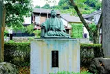 井上馨の像