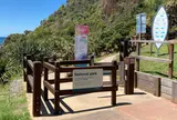 バーレーヘッズ国立公園オーシャンビュートラック北口　　Burleigh Heads National Park Ocean View Track North Entrance