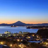 【江ノ島 観光スポット紹介】人気のご利益スポットから定番の江ノ島グルメまでを厳選
