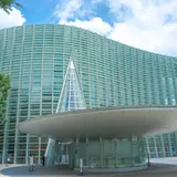 【国立新美術館の楽しみ方完全ガイド】建築と企画展を楽しむアートスポット！