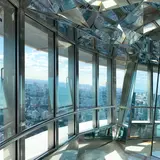 【東京タワートップデッキツアーガイド】愛され続ける東京のシンボルで体験型展望ツアーを楽しむ
