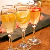 【バレンタイン時期限定】凍結フルーツ入りスパークリングワインが1時間1,000円で飲み放題【kawara CAFE&DINING ＋PLUS 恵比寿店】