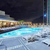 地上25mの「ナイトプール」今年もオープン！屋上ガーデンプールでリゾートライクなひとときを過ごそう