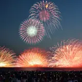 海で開催する花火大会は水中花火がみどころ！「第70回鎌倉花火大会」