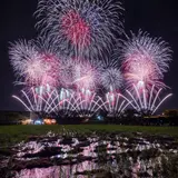 花火師たちのスターマイン競争は圧巻！「土浦全国花火競技大会」10月開催