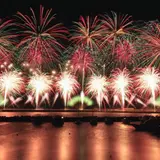 夏だけではなく年間を通して10回以上も開催する「熱海海上花火大会」
