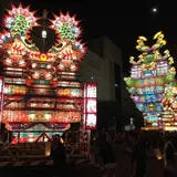 空にも届くような巨大な灯籠が練り歩く！能代七夕「天空の不夜城」開催