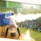 バイキング料理を食べながらサイエンスショーを楽しむ 「大人も子供も科学を楽しむ！サマーバイキング」開催