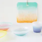 作品展開催！『奥田康夫 ガラスの器展』美しいグラデーションが目を惹くガラス陶芸作品が並ぶ