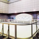 氷を必要としない新世代のスケートリンクが「葛飾柴又 寅さん記念館」に期間限定オープン