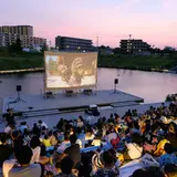 【入場無料】野外で映画上映「ねぶくろシネマ」川崎競馬場・調布駅前でそれぞれ開催