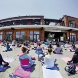海を見ながらヨガを楽しむイベント「MARINE YOGA」開催！秋のキレイをはじめよう