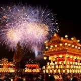 「秩父夜祭」開催！ぼんぼりの灯りが揺れる豪華絢爛な屋台や冬の夜空を彩る花火に魅了される祭り