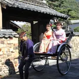 和装で人力車に乗り有田の伝統的な街並みを散策しよう！SNSにアップすると料金無料に
