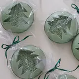 ソープカービング作品展開催！クリスマスカラーの特別な石鹸の香りに癒されよう『第５回カービングプラス作品展』