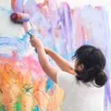 「大宮エリーのライブペインティング」“六甲ミーツ・アート”の最終日に開催！出展作品の見学会やサイン会も