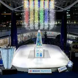 「氷を使わないスケートリンク」開催！今年は“クリスタルオーロラ装飾”を実施