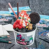 大人気サバイバルホラー「がっこうぐらし！」とコラボしたロールアイスクリームを期間限定発売
