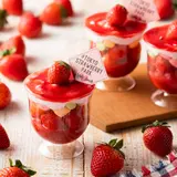 横浜赤レンガ倉庫が“いちご色”に染まる11日間！限定スイーツを味わえるカフェや直売、無料サンプリングも実施