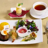 「Café 1894」にて展覧会とのタイアップメニュー！“夢のお子さまランチ”と“春色の小さなパンケーキ”販売