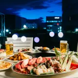 開放感あふれる屋上で楽しむ「Rooftop Beer Garden」涼やかな自然の風を感じて夏を満喫！