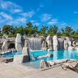 都心からすぐのリゾートで夏を満喫！夜には幻想的な雰囲気に様変わりシェラトン自慢の「ナイトプール」開催