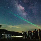 真夏でも涼しい高地で星座観賞！息をのむほど輝く夜空と万座ならではの豊かな自然を堪能