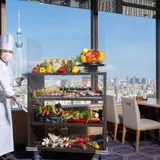 「都民応援！夕食付・宿泊プラン」スカイグリル武藏の“新スタイル”のビュッフェと浅草観光が楽しめる