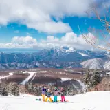 “神雪”が自慢の「グランデコスノーリゾート」で初すべり！本格的な上級者から観光を兼ねた初心者まで楽しめるプラン