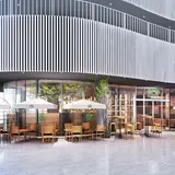 世界初！アルコールとディナーメニューのある【Urth Caffé 横浜ベイクォーター店】オープン！