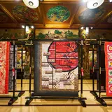 雅叙園東京「和キルト×百段階段 2018」絢爛豪華な文化財空間に380点超えの作品が並ぶ