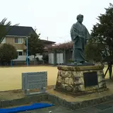 山片蟠桃顕彰像