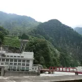 ねずみ返しの岩壁