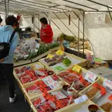 高山陣屋前の朝市