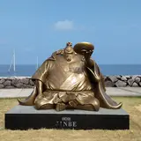 ジンベエ像