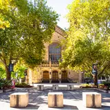 アデレード大学