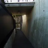 高輪高校の中を通る通路