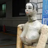 謎の像が建っている