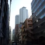 タワーズが見える路地